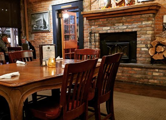 arizona/flagstaff/restaurant/charly-s-pub-grill