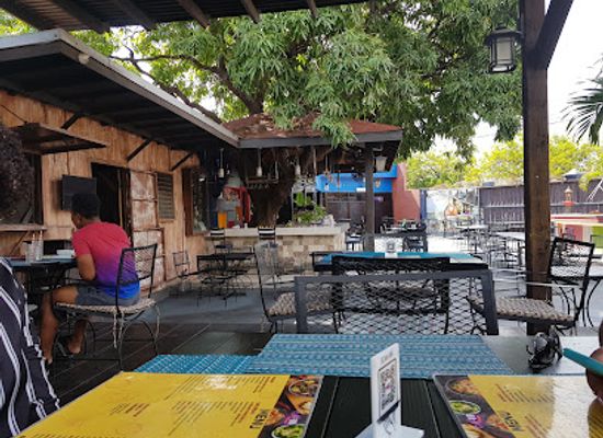 jamaica/kingston/restaurant/m10-bar-grill