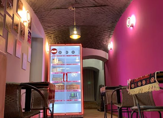 croatia/zagreb/tkalciceva-street/restaurant/aladdin-cave-arabic-restaurant
