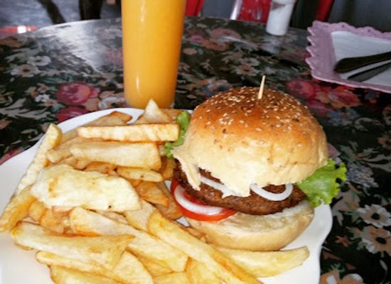 rwanda/rubavu/restaurant/parizia-quick-service-delivery-restaurant