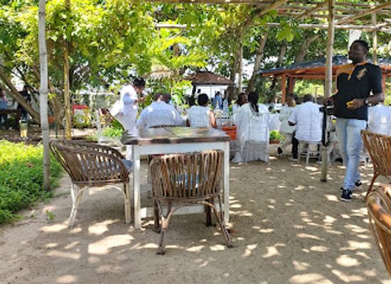 gabon/middle-ogooue-province/restaurant/l-iroko