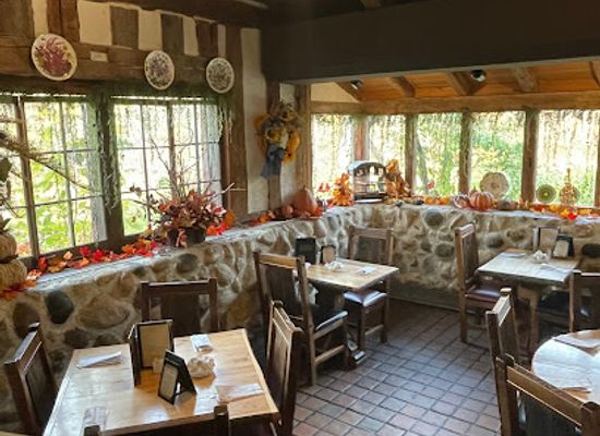 wisconsin/kettle-moraine/restaurant/the-fox-hounds-restaurant-tavern
