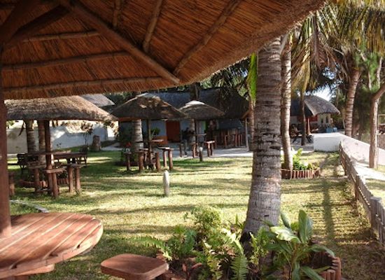 mozambique/bazaruto-archipelago/restaurant/johnson-s-beach-bar-accomodation