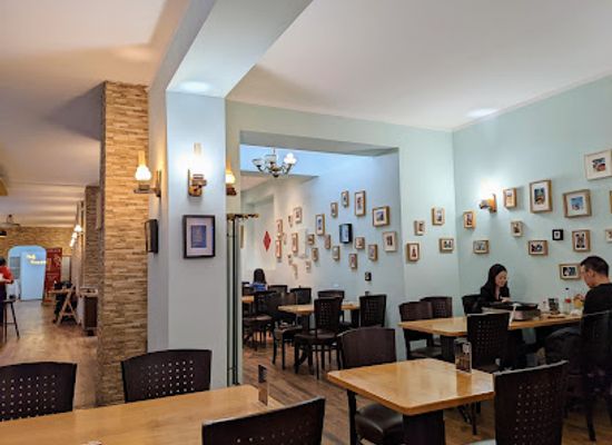 germany/berlin/charlottenburg/restaurant/holly