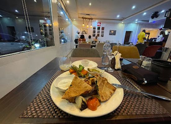 guinea/conakry/restaurant/restaurant-terrasse-aquarium