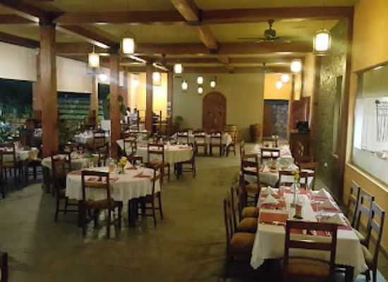 uganda/west-nile/restaurant/the-lawns-restaurant