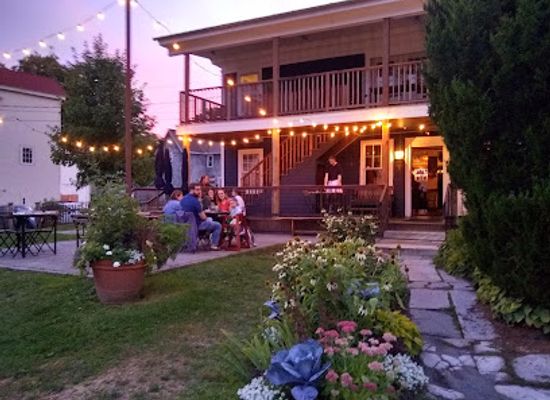 massachusetts/berkshires/restaurant/the-prairie-whale