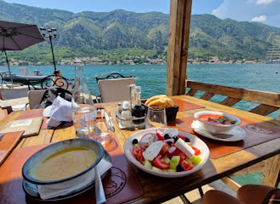 montenegro/kotor/restaurant/little-bay