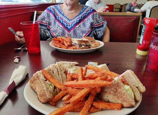 florida/juniper-springs-recreation-area/restaurant/darrell-s-dog-gone-good-diner