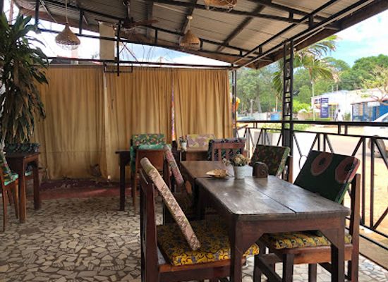 the-gambia/jokadu/restaurant/solomelo-s-music-venue