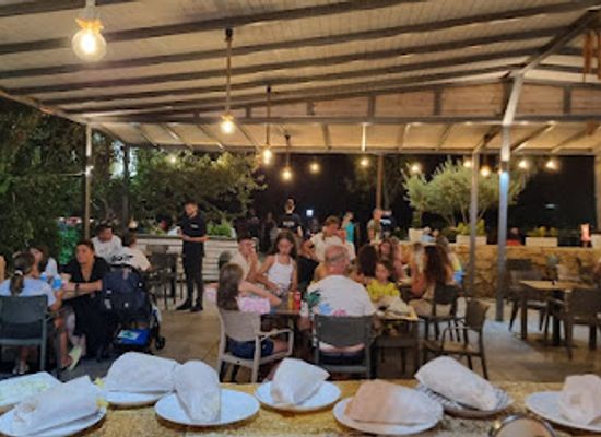 albania/dhermi-region/restaurant/fast-food-ilia