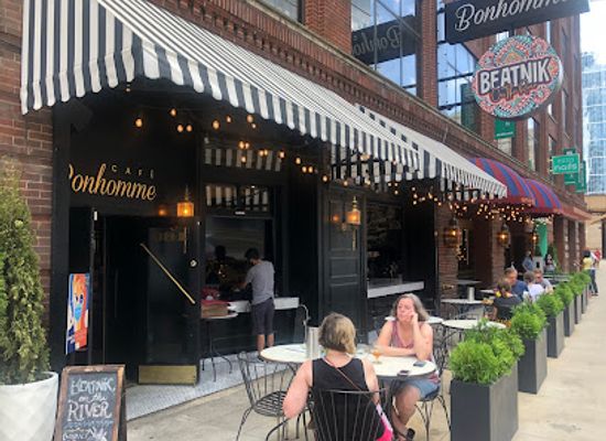 illinois/chicagoland/restaurant/beatnik-on-the-river
