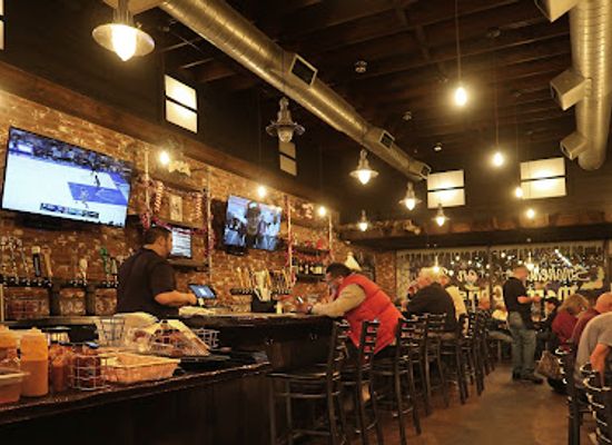 california/santa-clarita/restaurant/smokehouse-on-main
