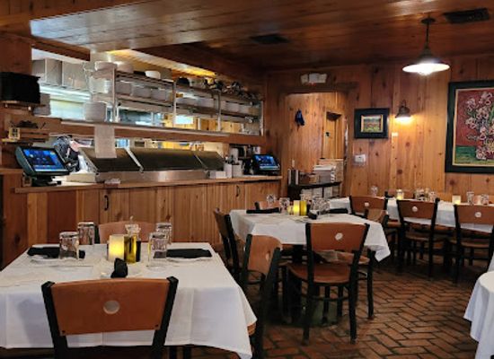 michigan/harbor-springs/restaurant/chandler-s