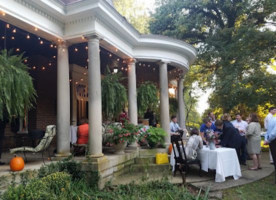 kentucky/highland-rim/restaurant/holly-hill-inn