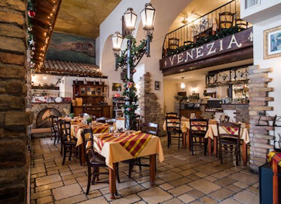 hungary/cserehat/restaurant/trattoria-venezia
