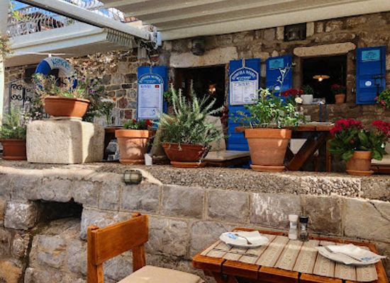 montenegro/banjani/restaurant/konoba-more