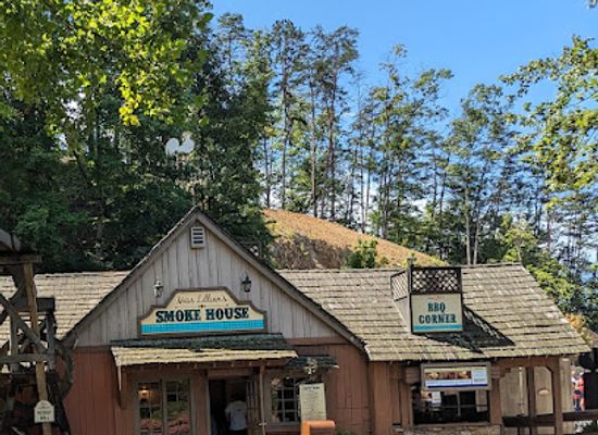 tennessee/dollywood/restaurant/miss-lillian-s-bbq-corner