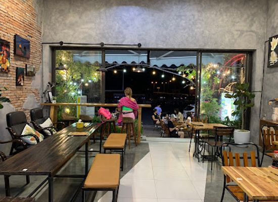 vietnam/cat-ba-island/restaurant/the-little-leaf-restaurant-tiem-la-nho