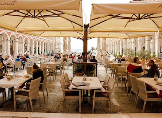croatia/split/restaurant/restaurant-bajamonti