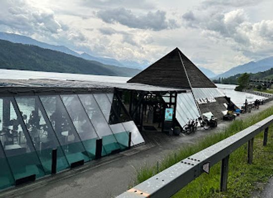 austria/millstatter-see/restaurant/kap-4613-die-pyramide-und-terrasse-im-millstatter-see