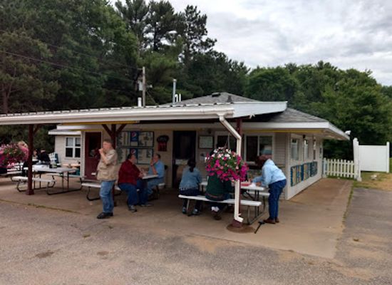 wisconsin/glacial-lake-wisconsin/restaurant/lake-dexter-drive-in