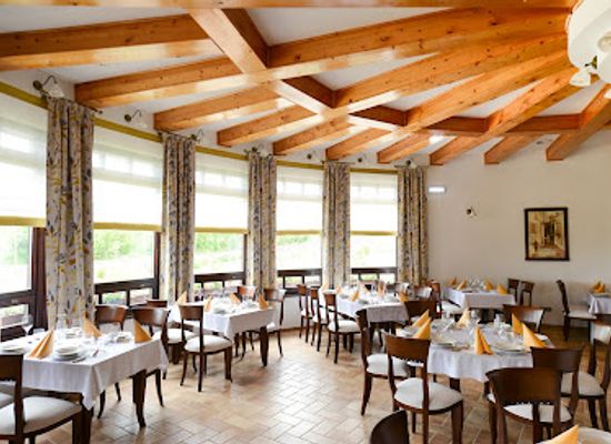 hungary/central-transdanubia/restaurant/fiastyuk-udvarhaz-etterem-szallas-biofarm