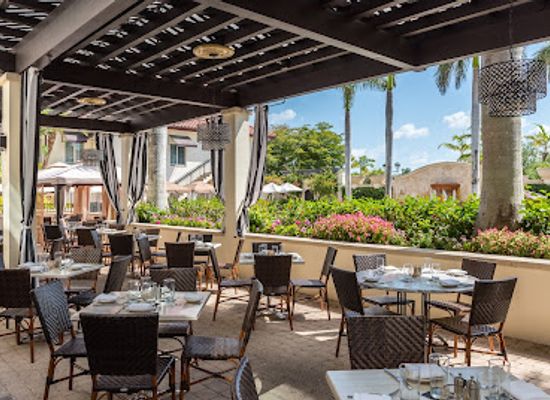 florida/naples-beach/restaurant/the-claw-bar
