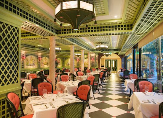 louisiana/plantation-country/restaurant/brennan-s