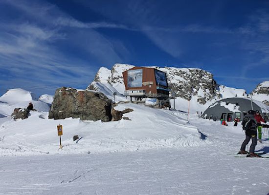 switzerland/valais/restaurant/black-tap-craft-burgers-beer-verbier-col-des-gentianes