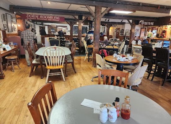 vermont/stowe/restaurant/the-round-hearth-cafe-and-market-place
