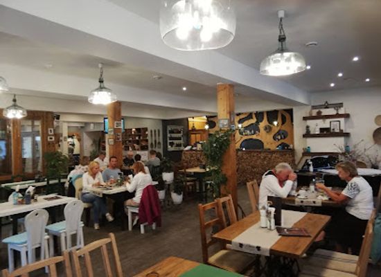 hungary/southern-transdanubia/restaurant/platan-etterem