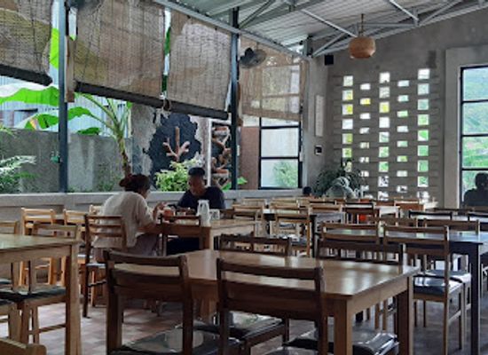 indonesia/east-nusa-tenggara/restaurant/mari-makan-bajo