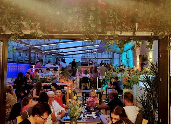 romania/bucharest/victoriei/restaurant/balkon-resto-garden