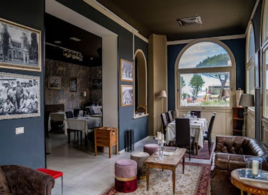 italy/rimini/restaurant/embassy