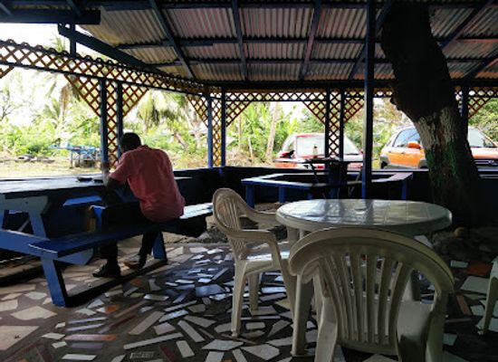 saint-lucia/dauphin/restaurant/hardest-hard-restaurant-bar