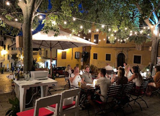 croatia/rovinj/restaurant/tone