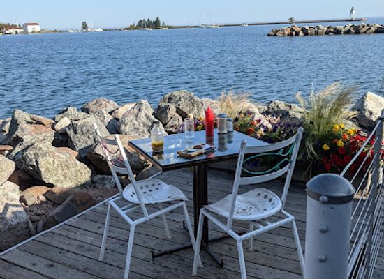 minnesota/lake-superior/restaurant/angry-trout-cafe