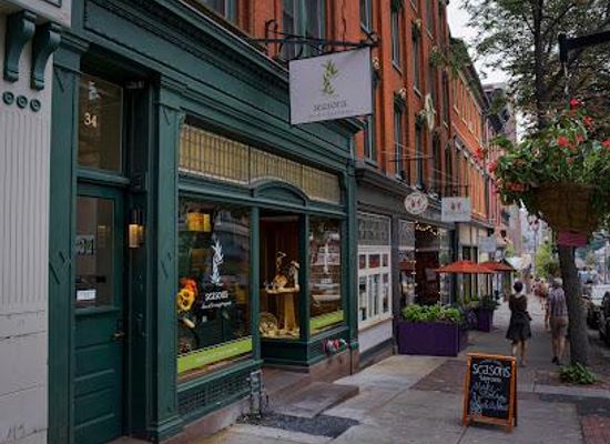 pennsylvania/amish-country/restaurant/seasons-olive-oil-vinegar-taproom-lancaster