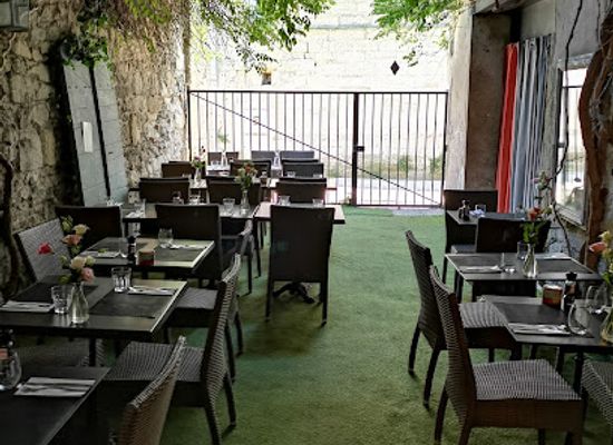 france/avignon/restaurant/la-cour-de-caro-avignon