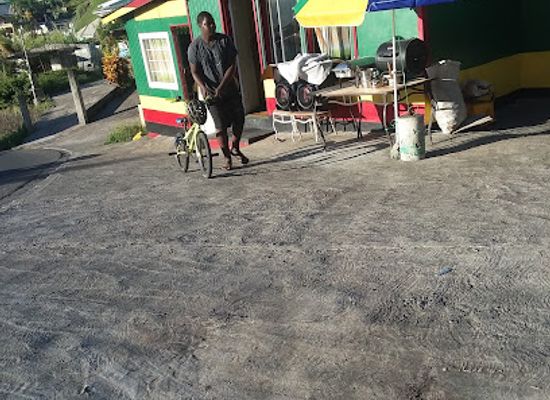 saint-vincent-and-the-grenadines/barrouallie/restaurant/j-and-j-food-galley-and-bar