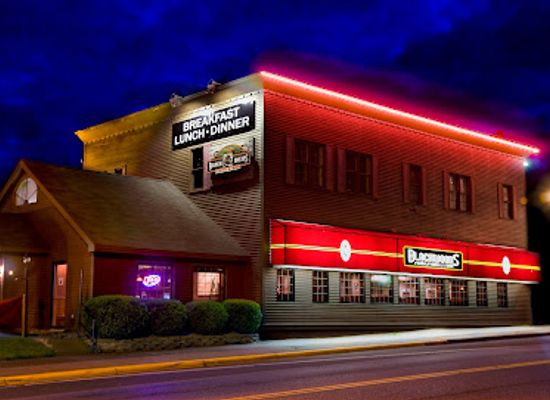 minnesota/lake-superior/restaurant/black-woods-bar-grill