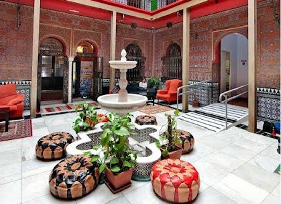 spain/madrid/sol/restaurant/cats-hostel-madrid-sol