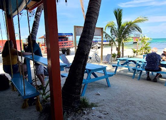 belize/caye-caulker/restaurant/seawalk