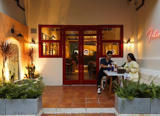 vietnam/hanoi/restaurant/feliz-modern-tapas-bar