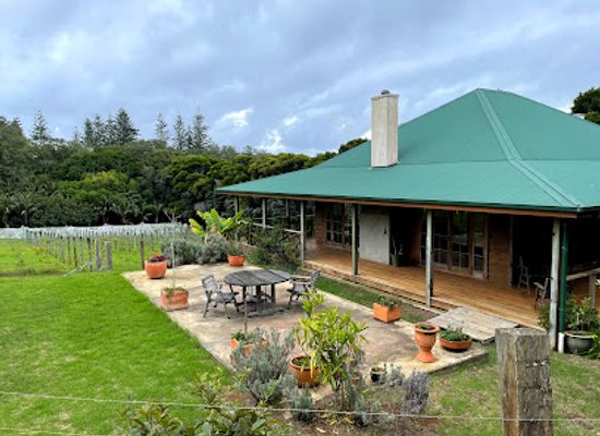 norfolk-island/queen-victoria-s-garden/restaurant/two-chimneys-wines