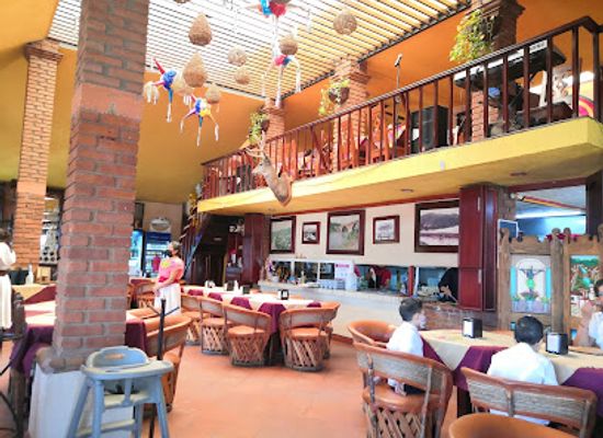 mexico/tierra-caliente/restaurant/restaurante-caracuaro