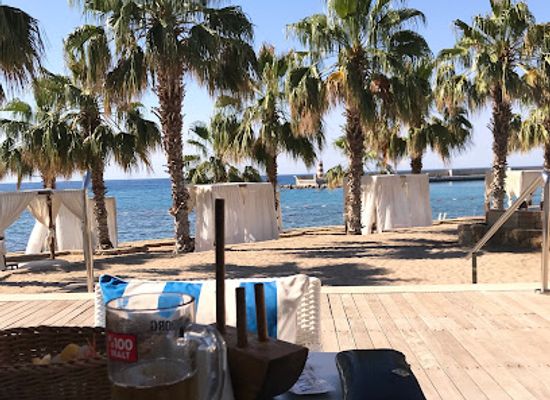 cyprus/karpas-peninsula/restaurant/hemingway-s-restobar