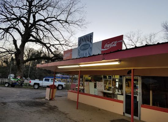 alabama/lake-jordan/restaurant/unique-bar-b-q-place