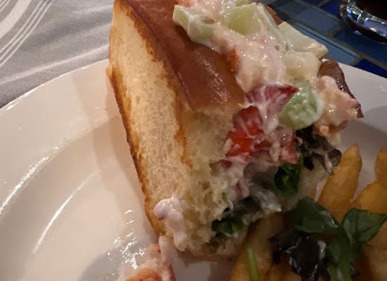 maine/south-portland/restaurant/blue-wave-grille